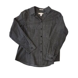 Chicos black and white no-iron blouse in perfect condition!  Size 0